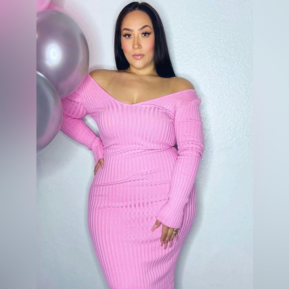 NWT- Sexy off the shoulder dress. Accentuates curves but hides any imperfections